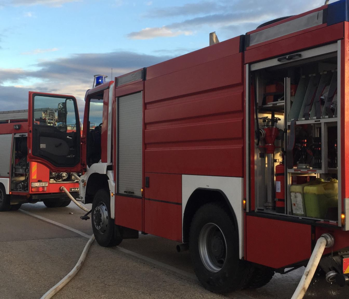 Vatrogasci gasili požar vanjskog pomoćnog objekta u Primoštenu Burnjem