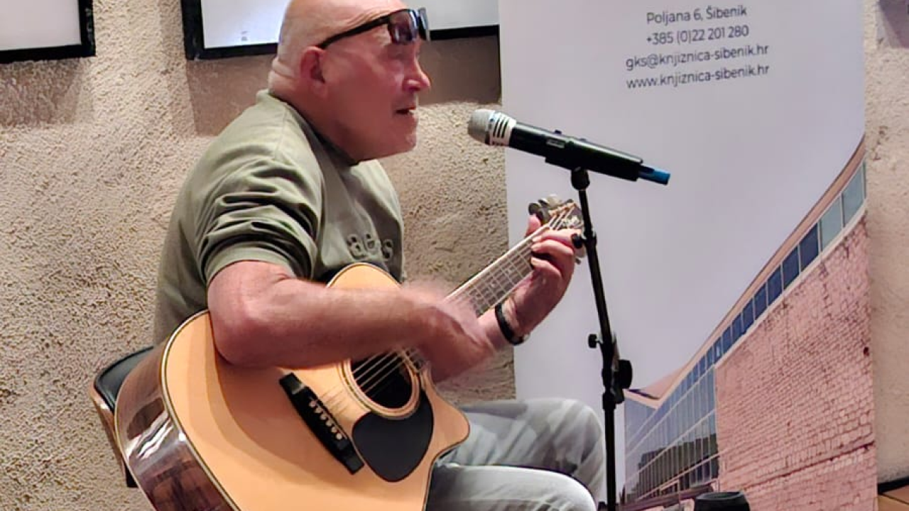 'Život je lijep i kad si slijep': Inspirativno putopisno predavanje Feruča Lazarića održano u Azimutu