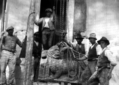 Umjesto filmova koji romantiziraju pretenzije naših susjeda, bolje bi bilo da od njih tražimo otetu baštinu