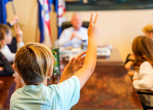 Fotografija 1 - Četvrtaši učiteljice Ivane Guberina posjetili gradonačelnika Burića. Evo što su ga pitali