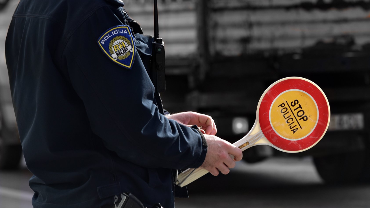 Policija u Drnišu zaustavila vozača (63). Napuhao 1,22 promila i završio u zatvoru