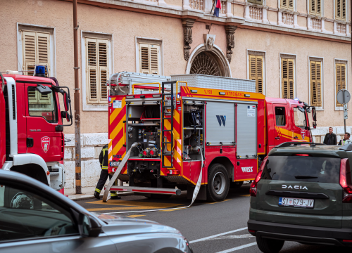 Fotografija 1 - Vatrogasna vježba spašavanja i evakuacije učenika