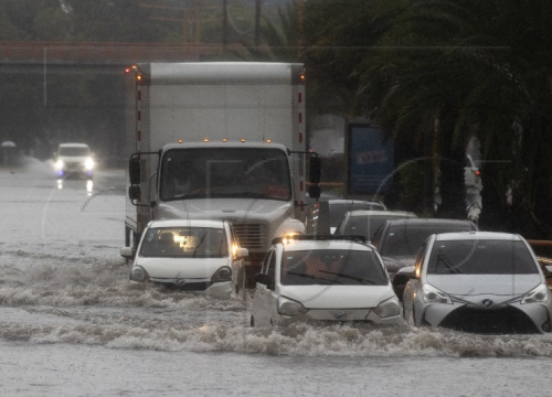 Obilne kiše u New Yorku usmrtile dvije osobe i poremetile letove