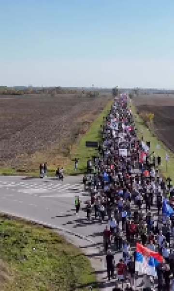 Deseci tisuća ljudi idu prema Novom Sadu: Pogledajte veliku povorku studenata
