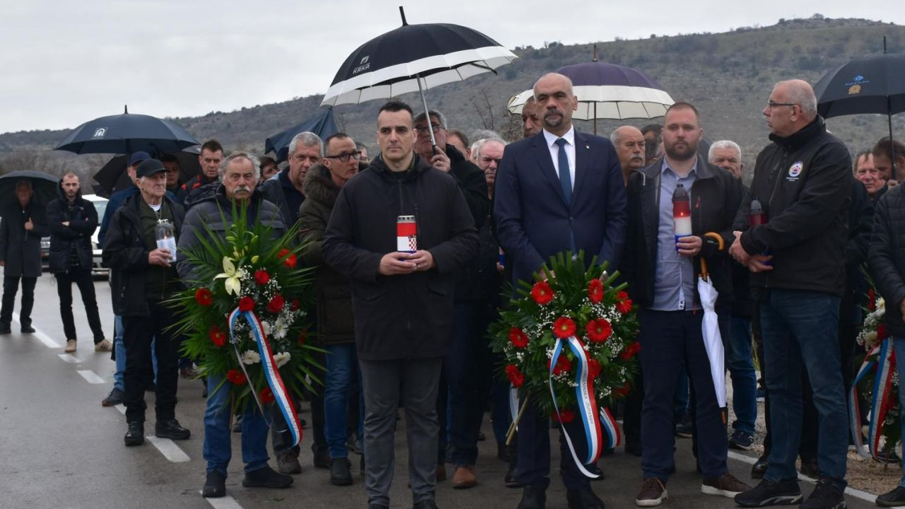 Obilježena 32. godišnjica ratnog zločina nad hrvatskim braniteljima u Dragišićima