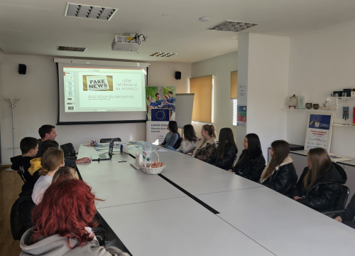 Fotografija 2 - Izazovi i prijetnje u digitalnom svijetu: Učenici Ekonomske škole obilježili Dan sigurnijeg interneta