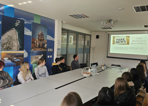 Fotografija 4 - Izazovi i prijetnje u digitalnom svijetu: Učenici Ekonomske škole obilježili Dan sigurnijeg interneta
